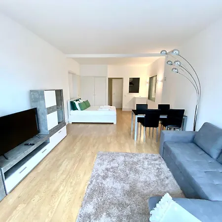 Apartment 2 & 5- Side Casino Garden *