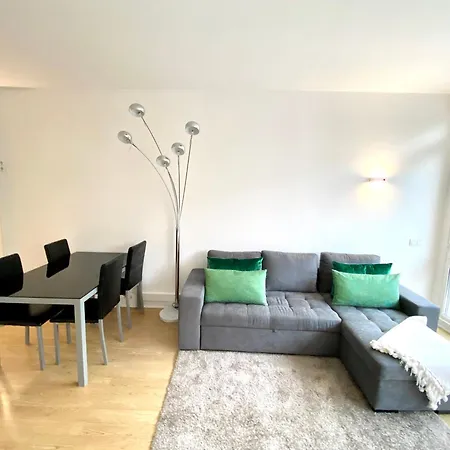 2 & 5- Side Casino Garden Apartment Estoril