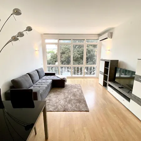 2 & 5- Side Casino Garden Apartment Estoril