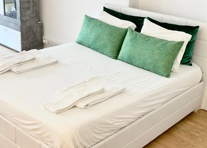 2 & 5- Side Casino Garden Estoril