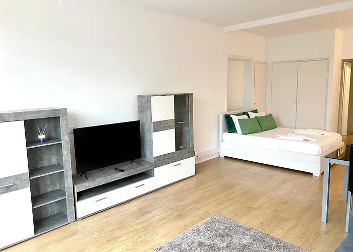 2 & 5- Side Casino Garden Lejlighed